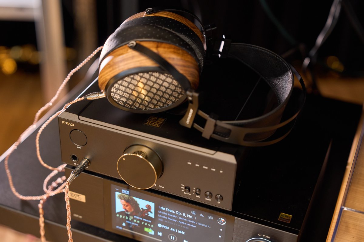 FiiO K9 Pro ESS Kopfhörerverstärker und DAC mit Kopfhörer Sendy Audio Aiva Magnetostat